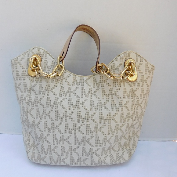 SOLD-MICHAEL KORS SIGNATURE MONOGRAM CHAIN TOTE - Picture 3 of 8